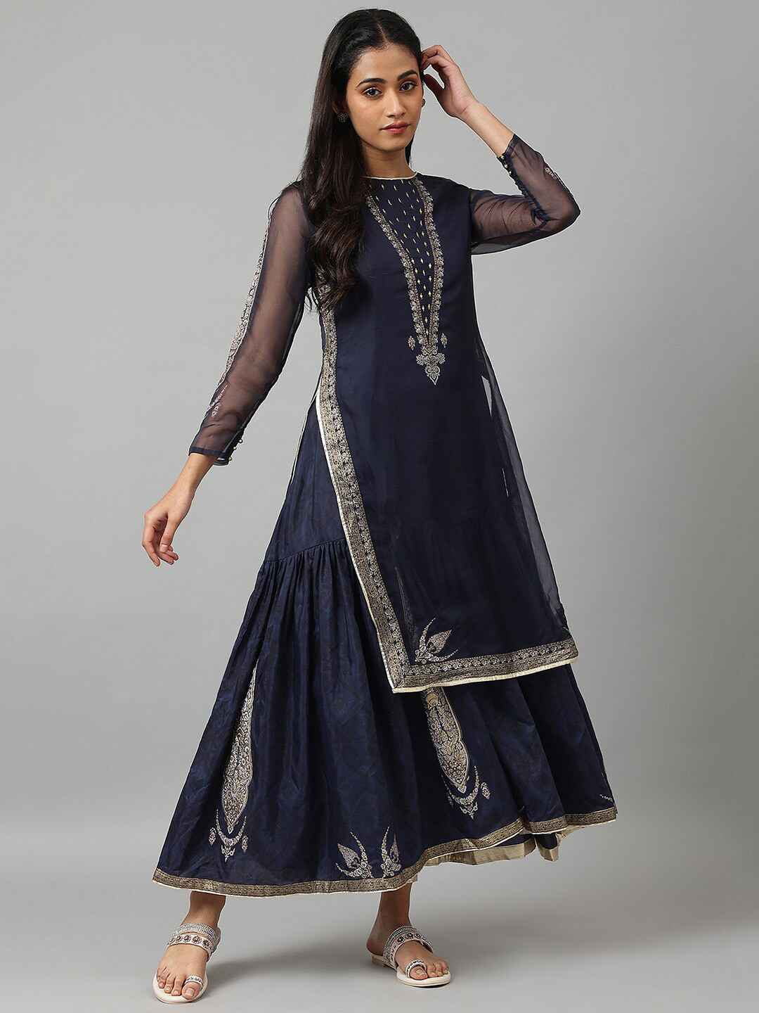 

WISHFUL Blue & Silver-Toned Ethnic Motifs Ethnic Maxi Dress