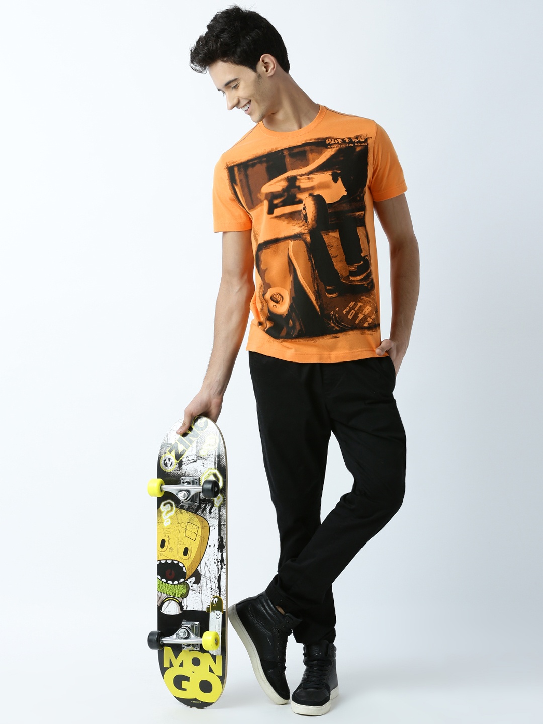 

Huetrap Men Orange Printed Round Neck T-shirt