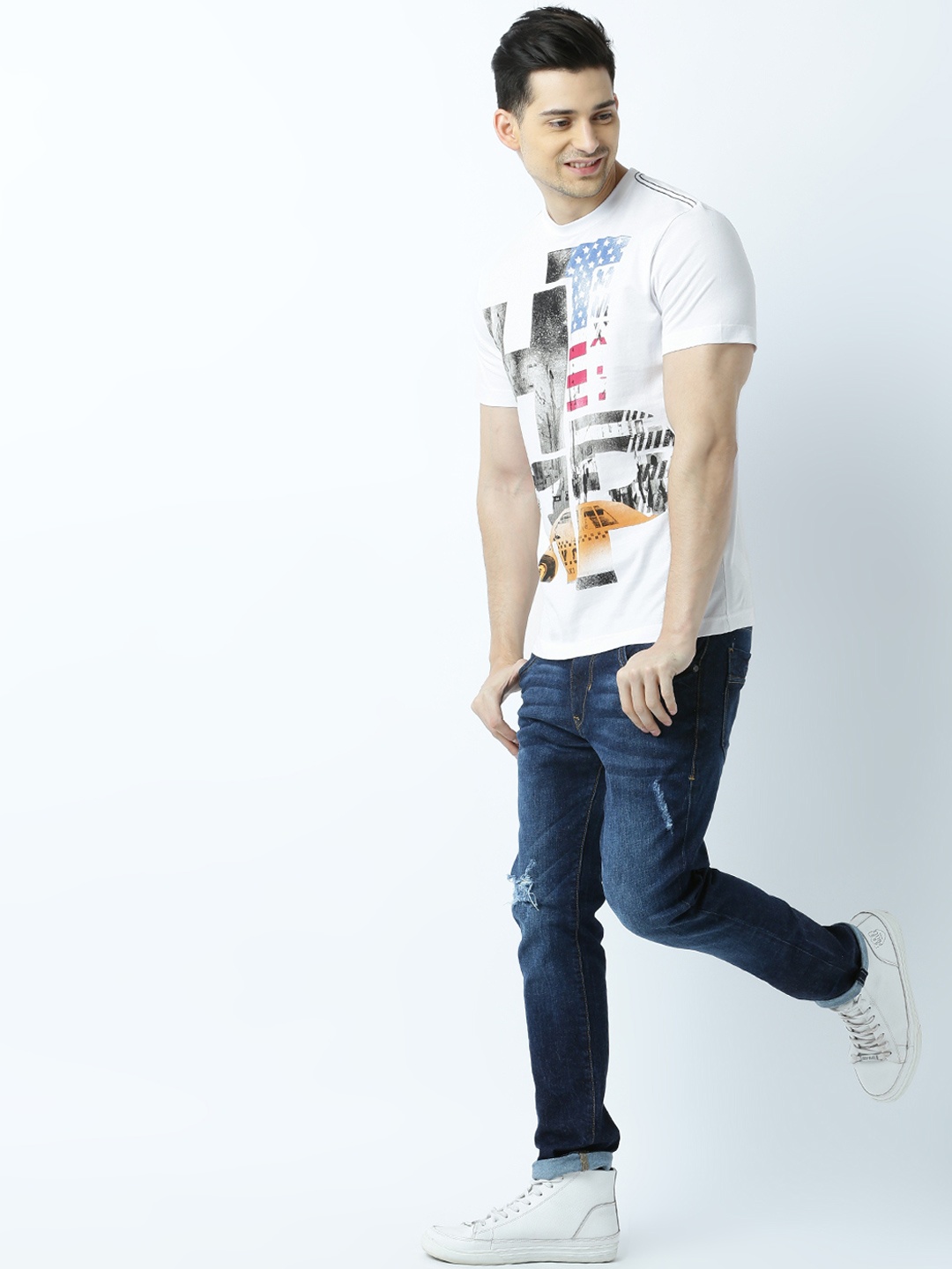 

Huetrap Men White Printed Round Neck T-shirt