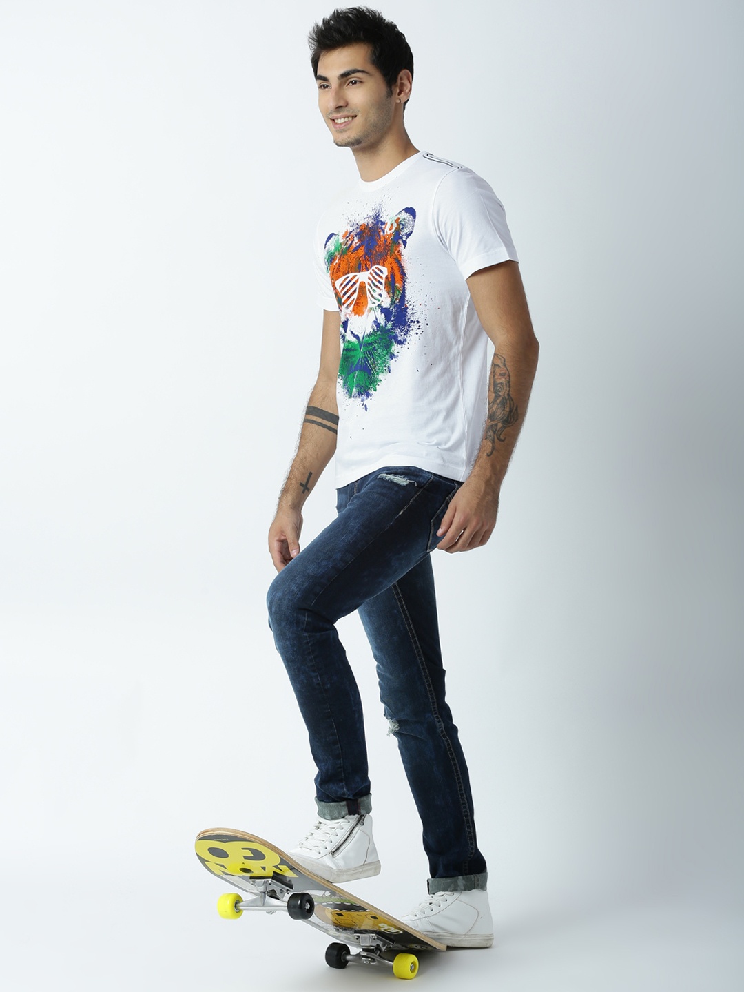 

Huetrap Men White Printed Round Neck T-shirt