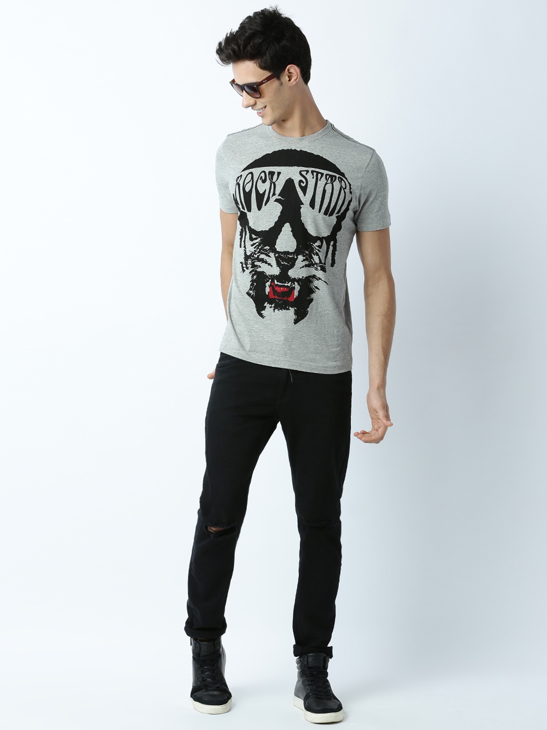 

Huetrap Men Grey Printed Round Neck T-shirt