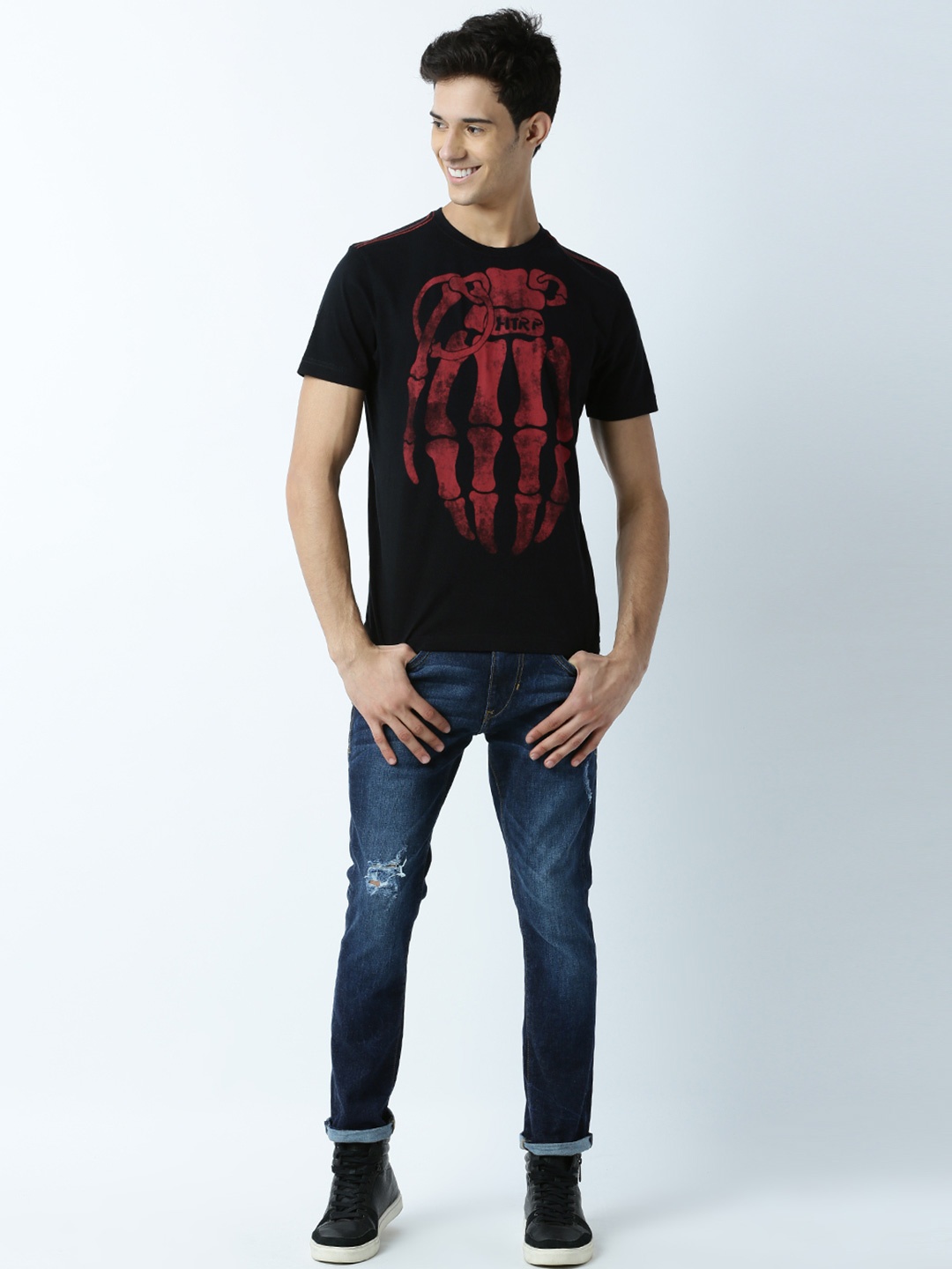 

Huetrap Men Black Printed Round Neck T-shirt