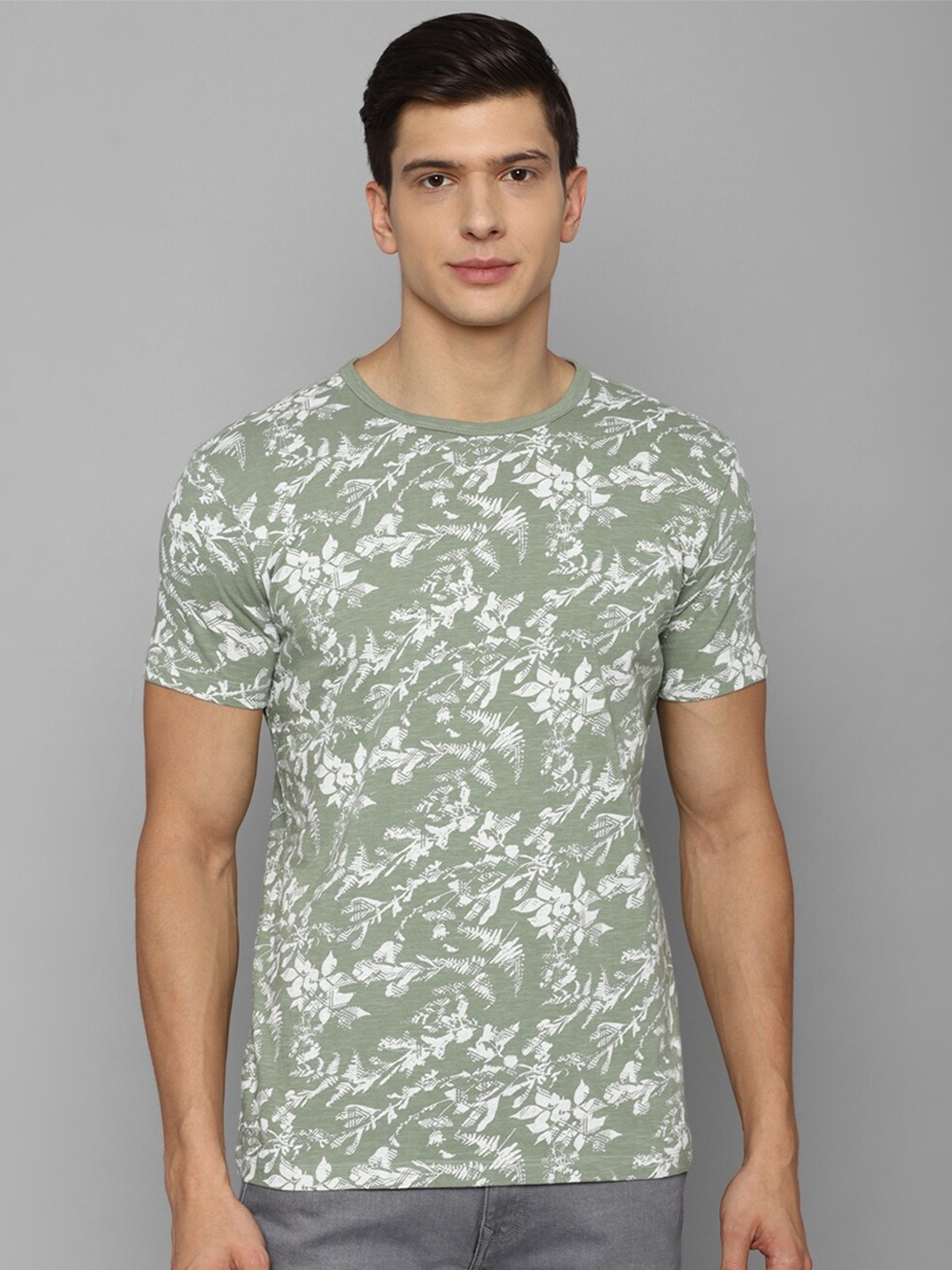 

Louis Philippe Jeans Men Green & White Floral Printed Tropical Slim Fit Cotton T-shirt