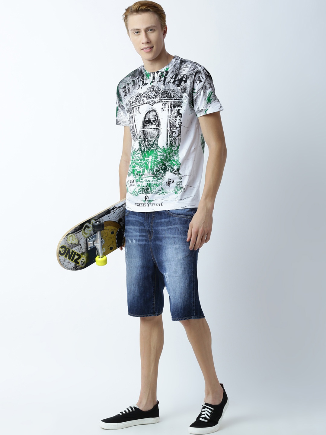 

Huetrap Men White & Black Printed Round Neck T-shirt