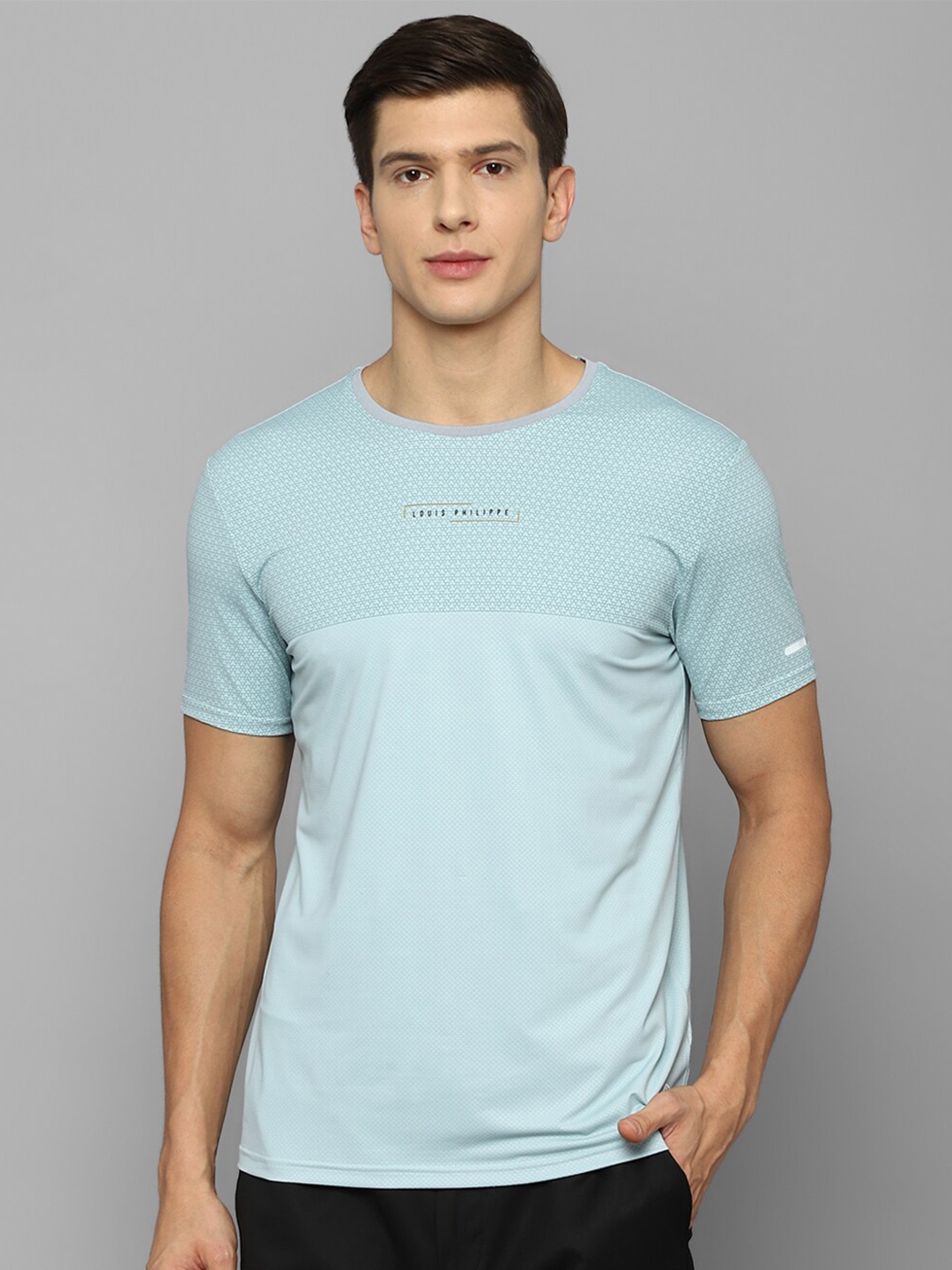 

Louis Philippe Sport Men Blue Geometric Printed Slim Fit T-shirt