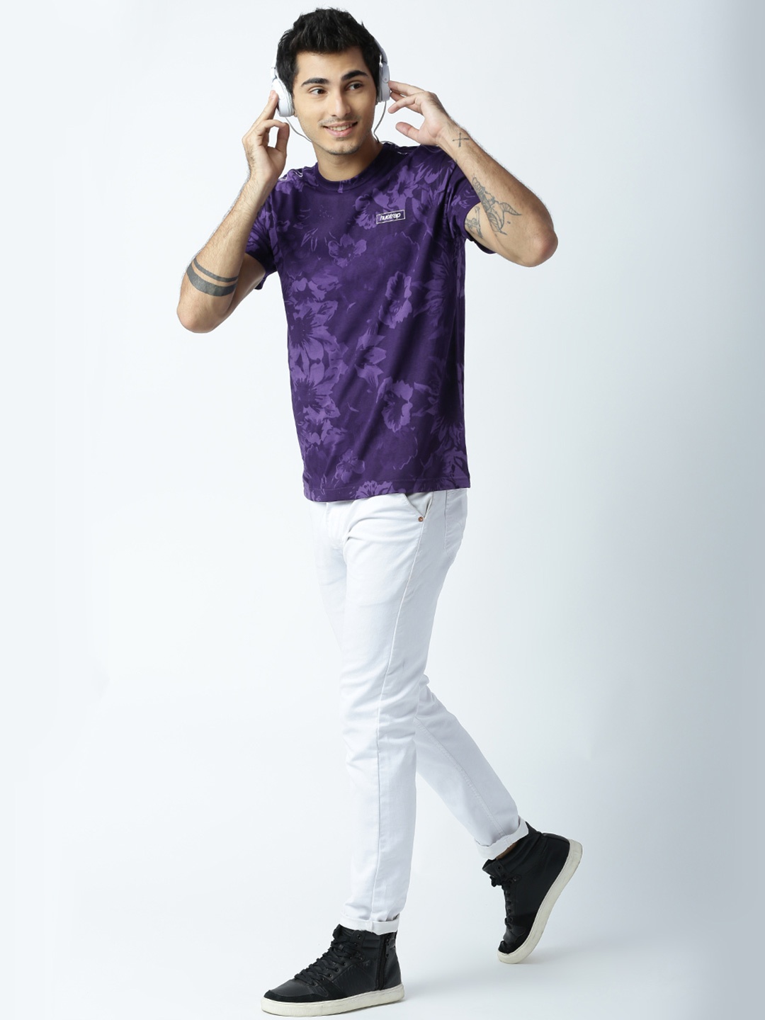 

Huetrap Men Purple Floral Print Round Neck T-shirt