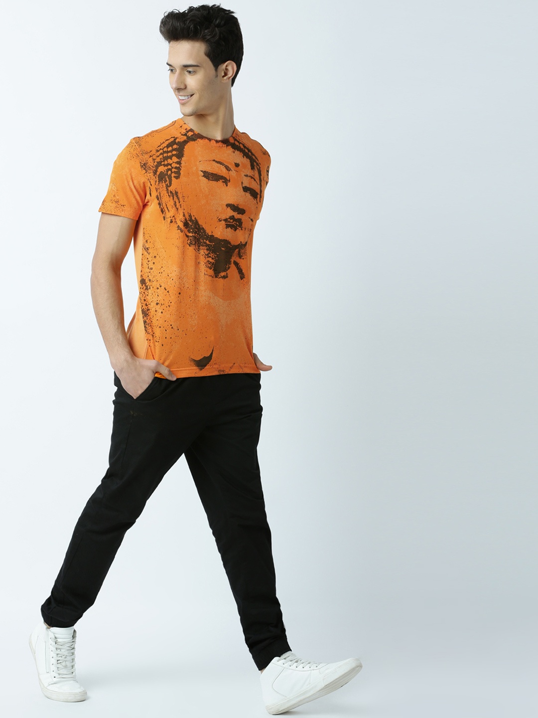 

Huetrap Men Orange Printed Round Neck T-shirt