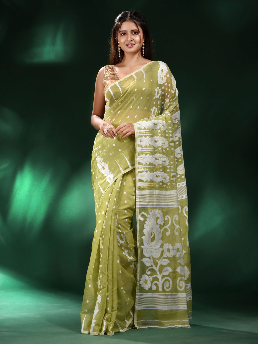 

Charukriti Green & White Woven Design Silk Cotton Jamdani Saree