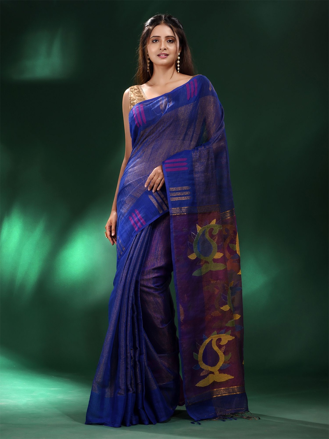 

Charukriti Blue & Gold-Toned Tissue Saree