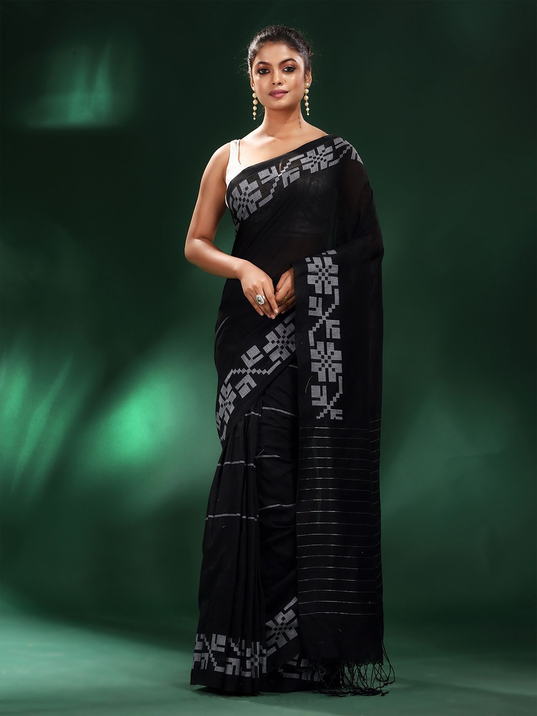 

Charukriti Black & Silver-Toned Zari Pure Cotton Saree
