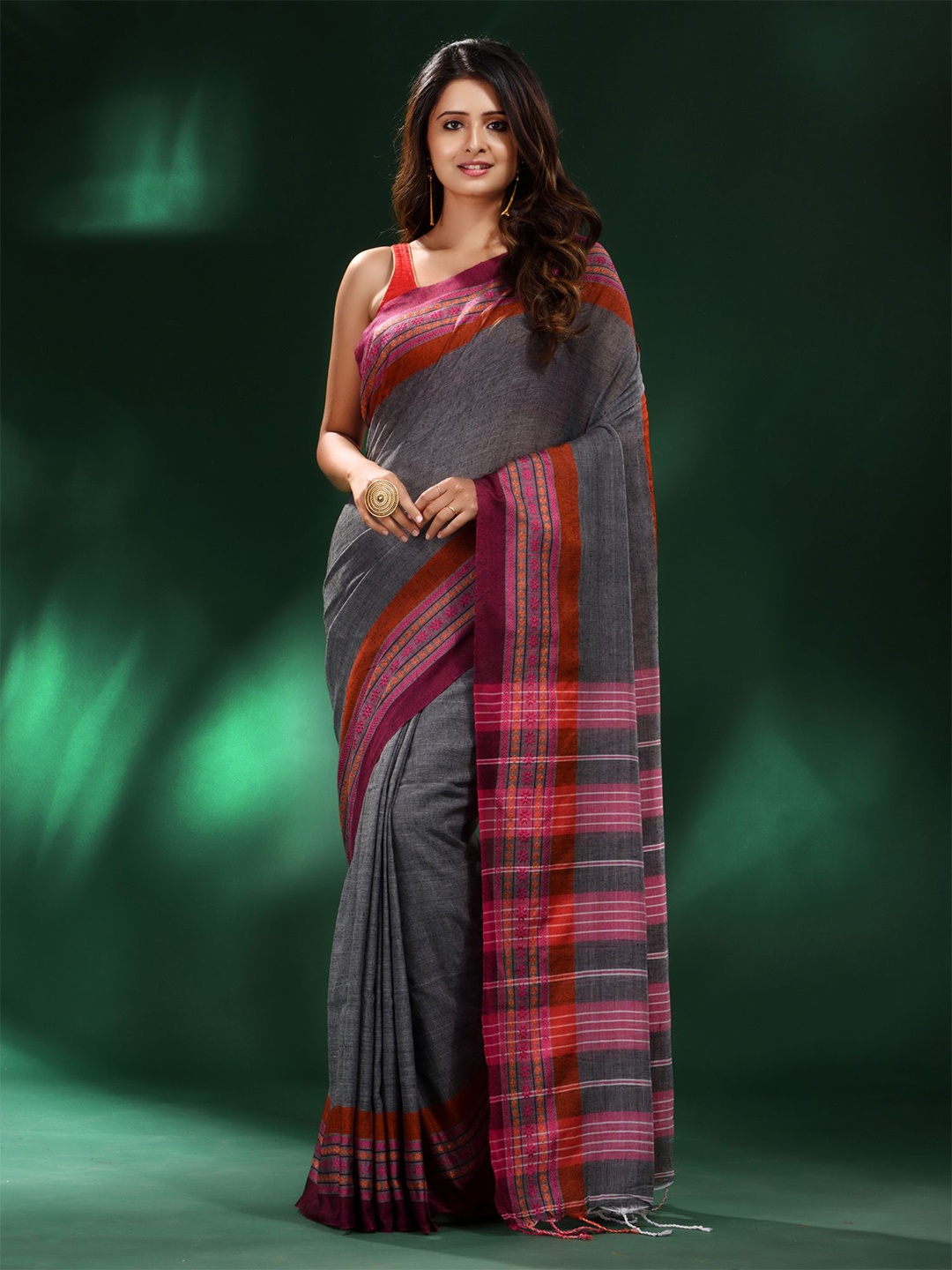

Charukriti Grey & Pink Pure Cotton Saree