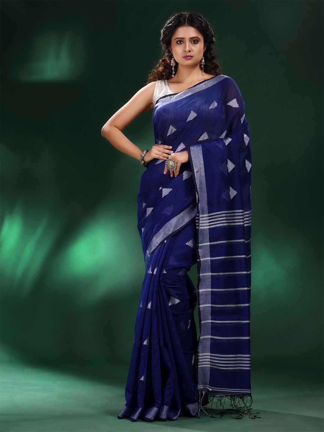 

Charukriti Blue & Silver-Toned Woven Design Saree