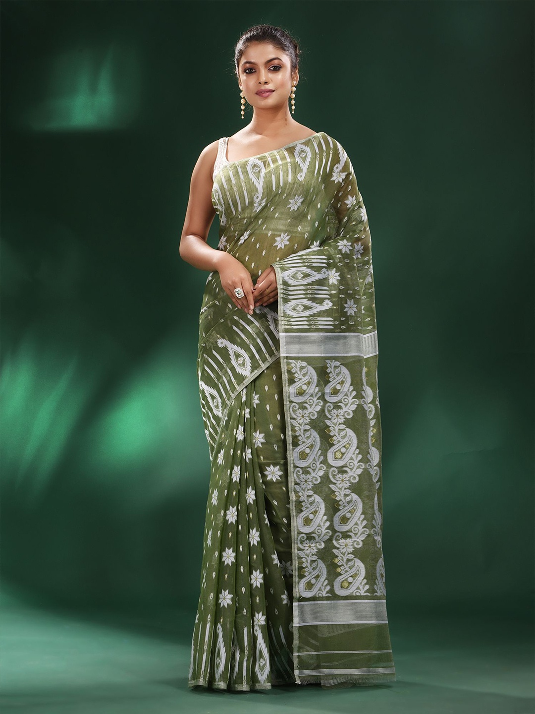 

Charukriti Green & White Woven Design Silk Cotton Jamdani Saree