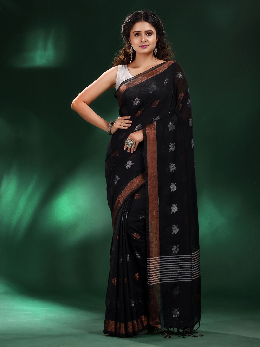 

Charukriti Black & Gold-Toned Woven Design Zari Pure Cotton Saree