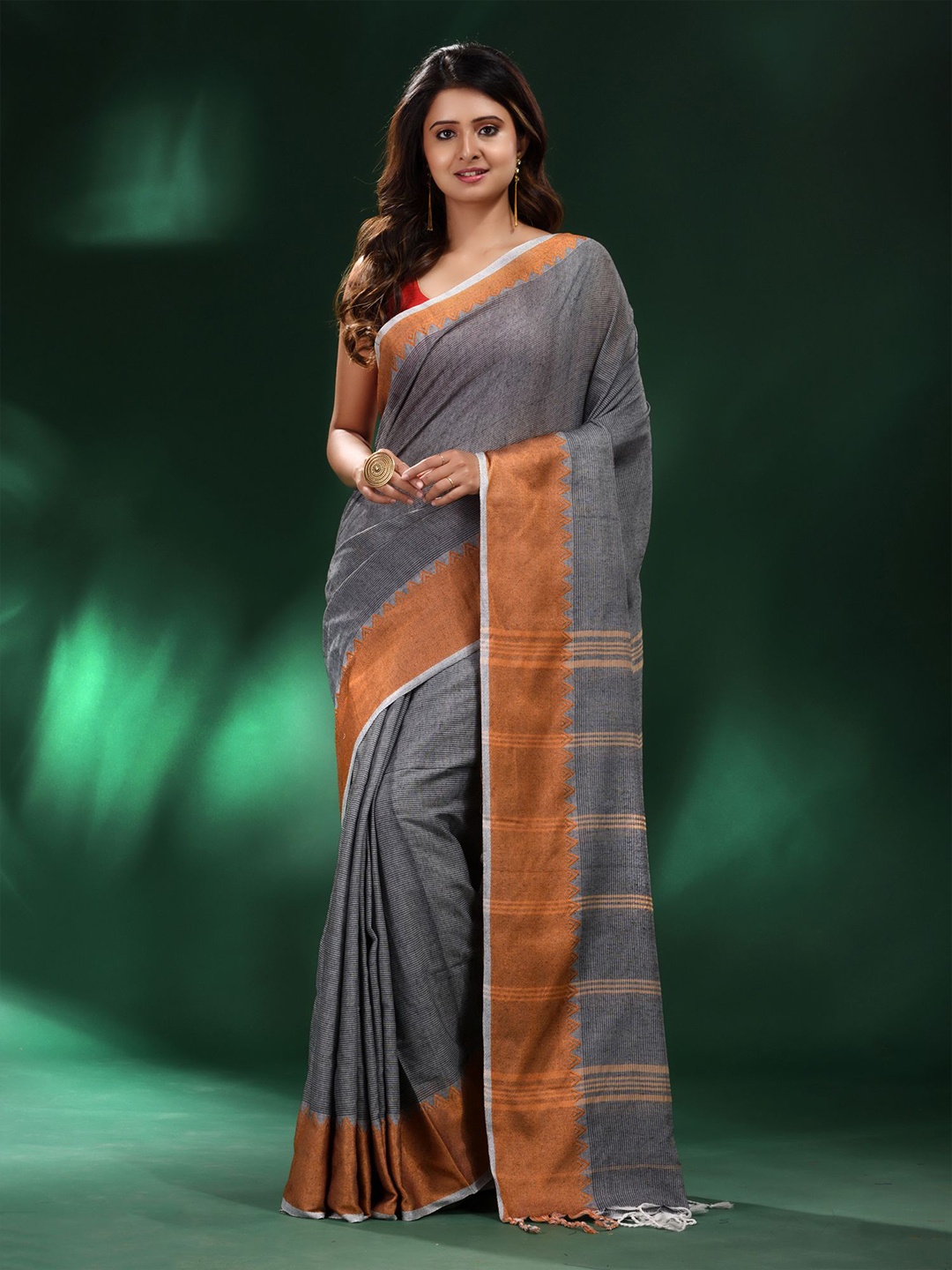 

Charukriti Grey & Gold-Toned Woven Design Zari Pure Cotton Saree