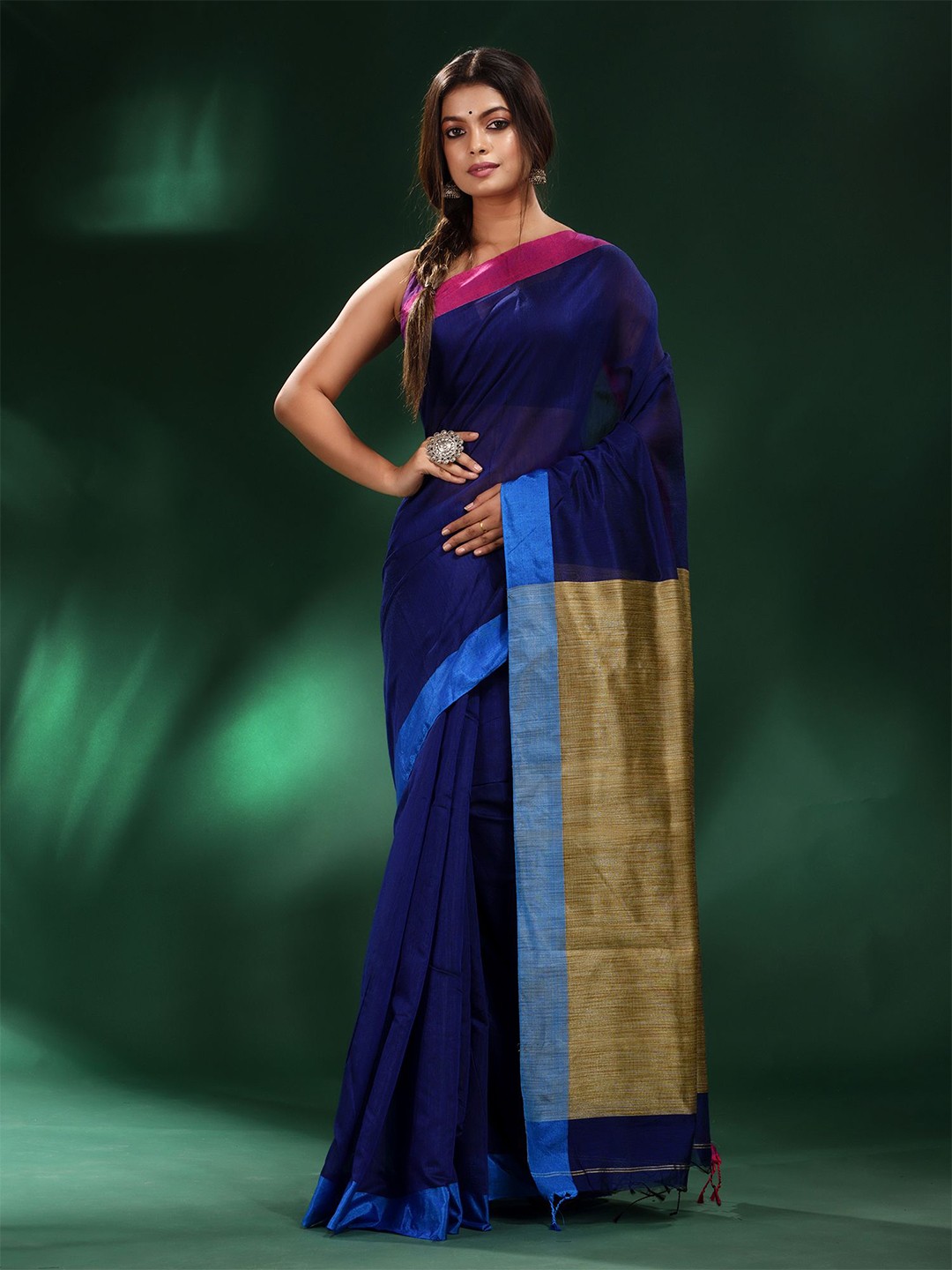 

Charukriti Navy Blue & Gold-Toned Pure Cotton Saree