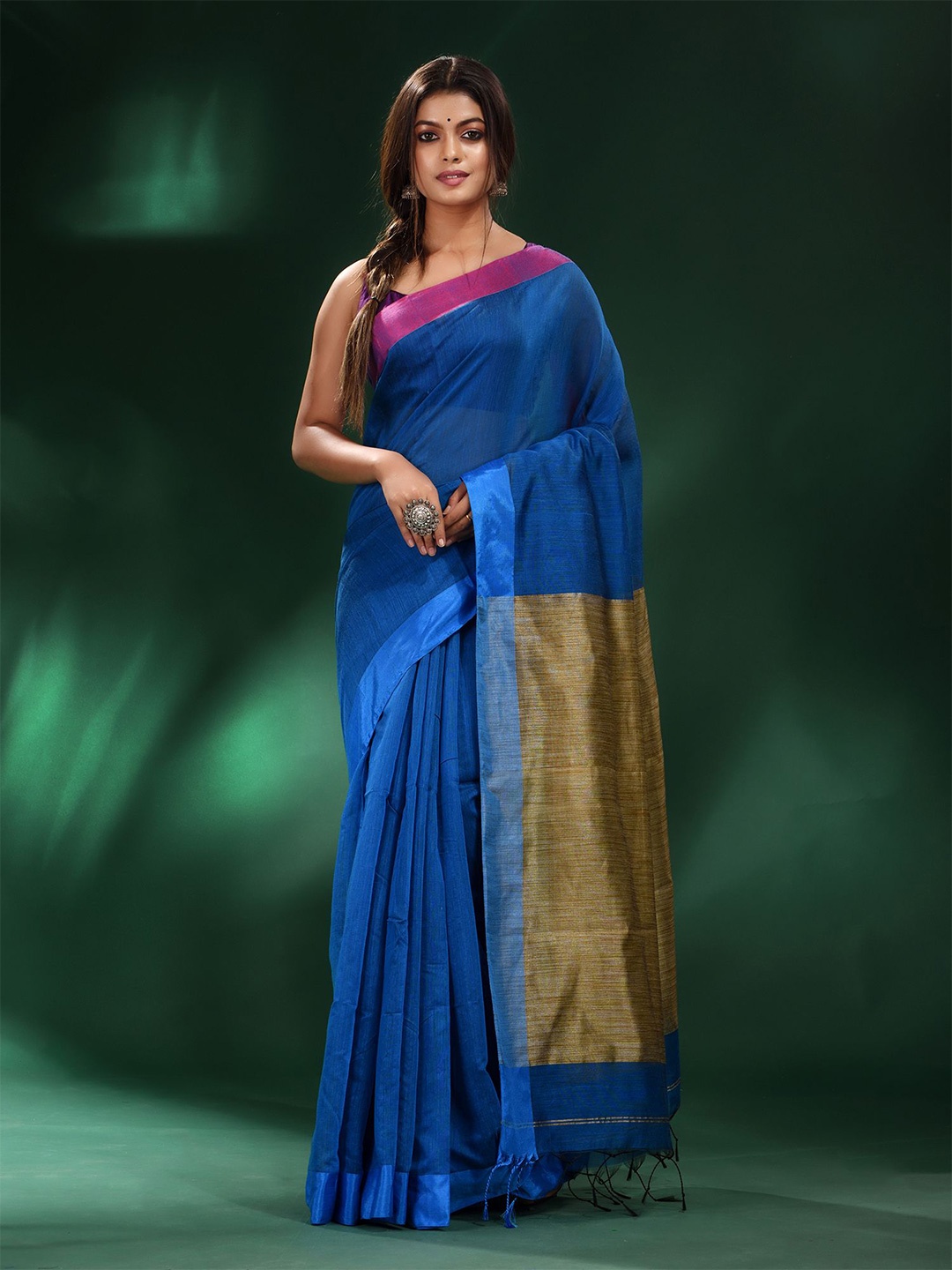 

Charukriti Blue & Gold-Toned Pure Cotton Saree