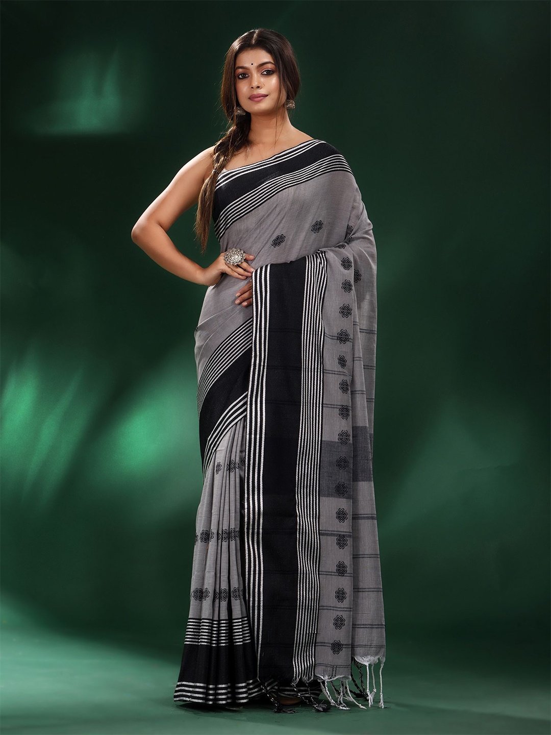 

Charukriti Grey & Black Woven Design Pure Cotton Saree