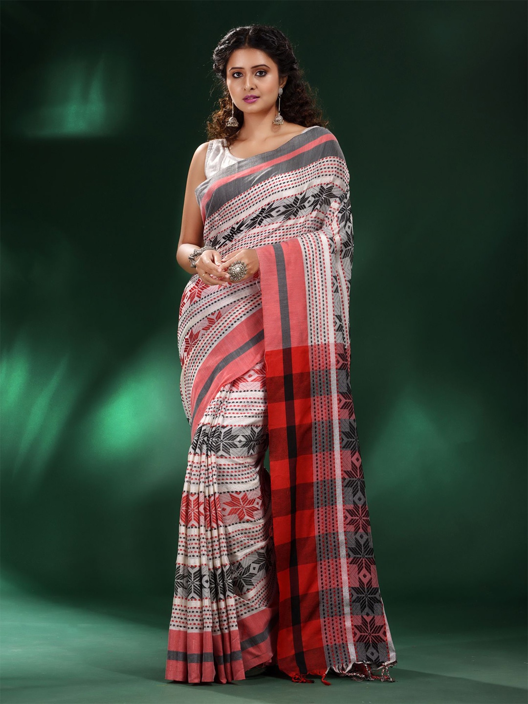

Charukriti Off White & Red Ethnic Motifs Pure Cotton Saree