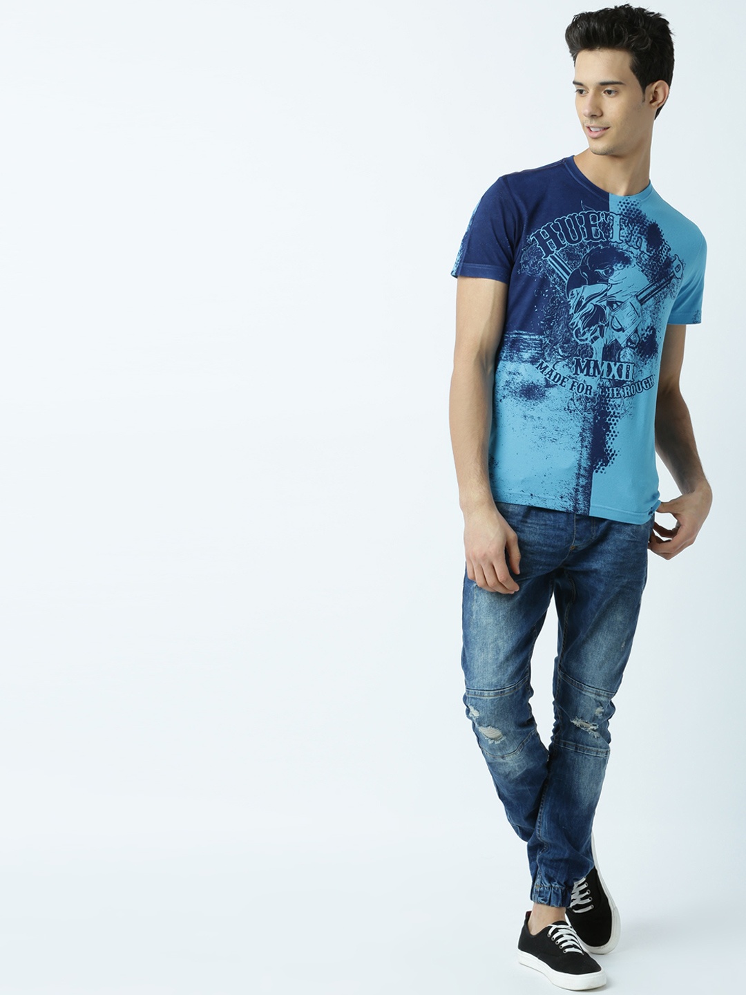 

Huetrap Men Blue Printed Round Neck T-shirt