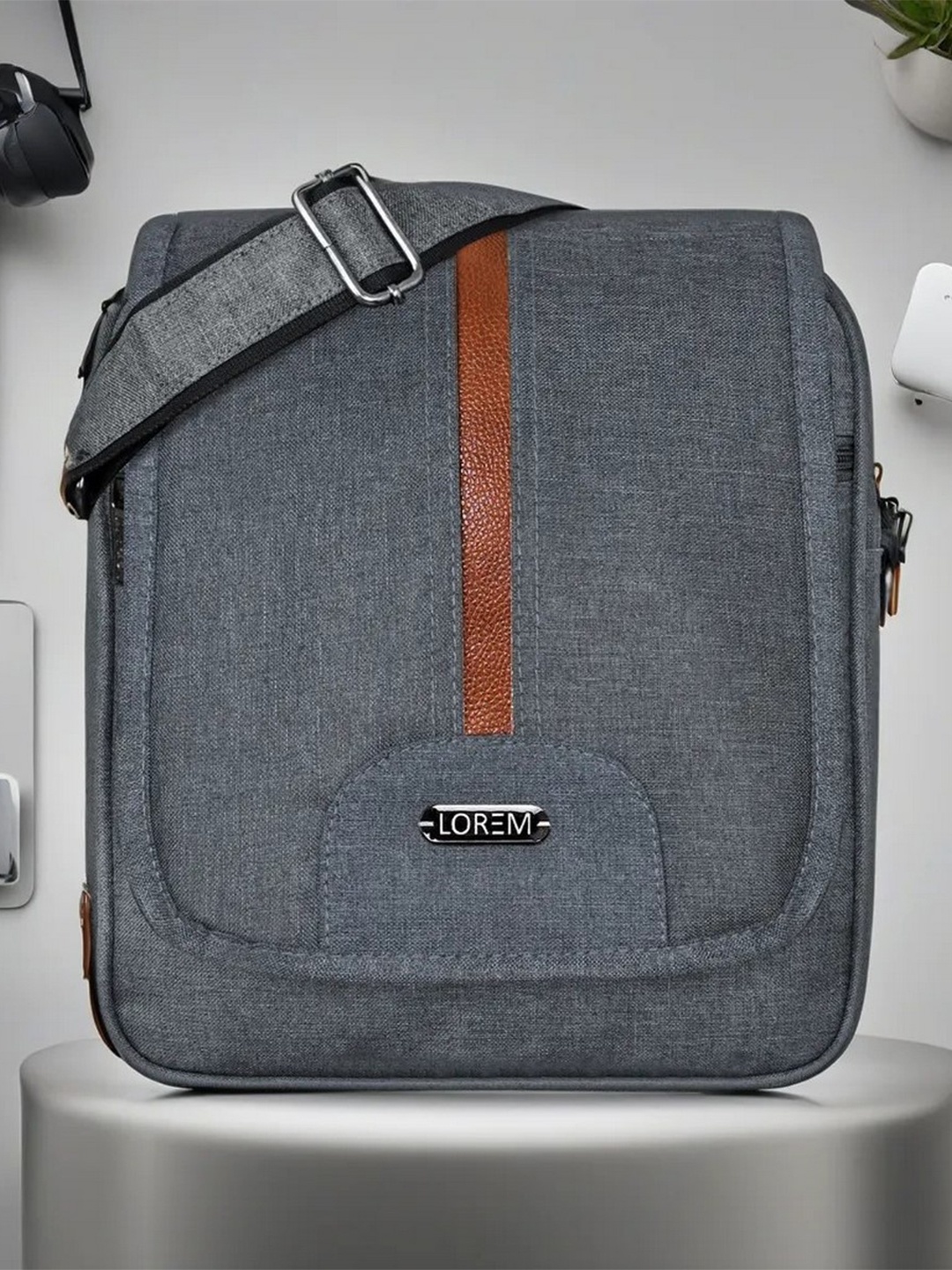 

LOREM Unisex Grey Cross Body Messenger Bag