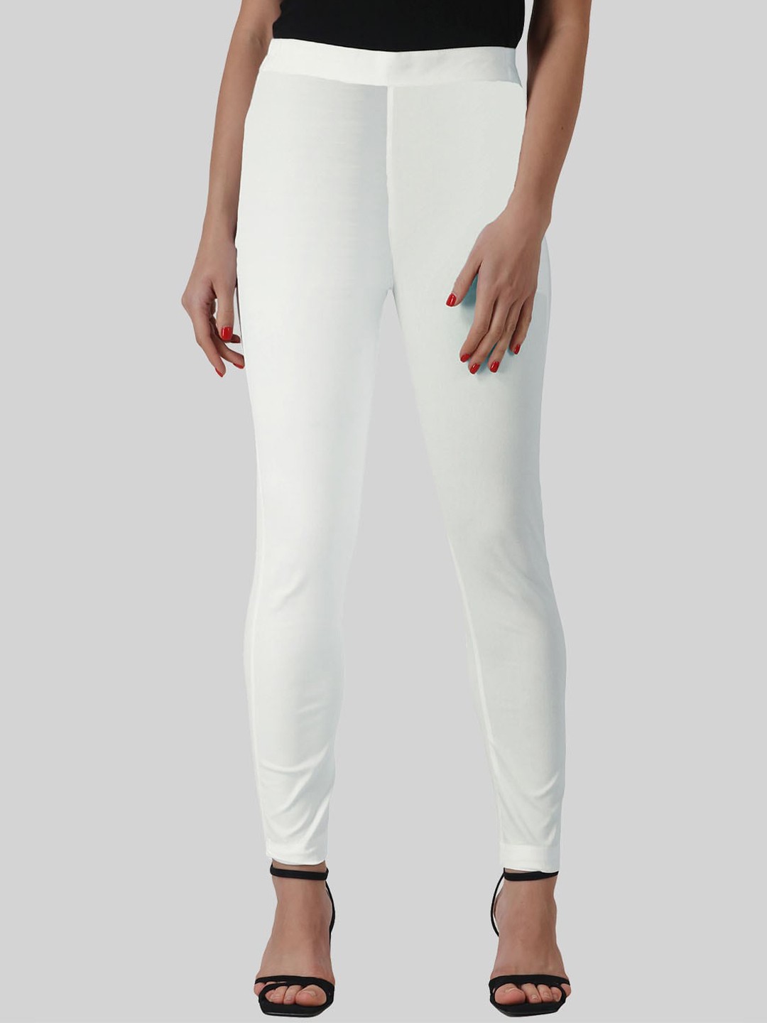 

SAUNDARYA Women White Solid Pencil Tapered Fit Easy Wash Trousers