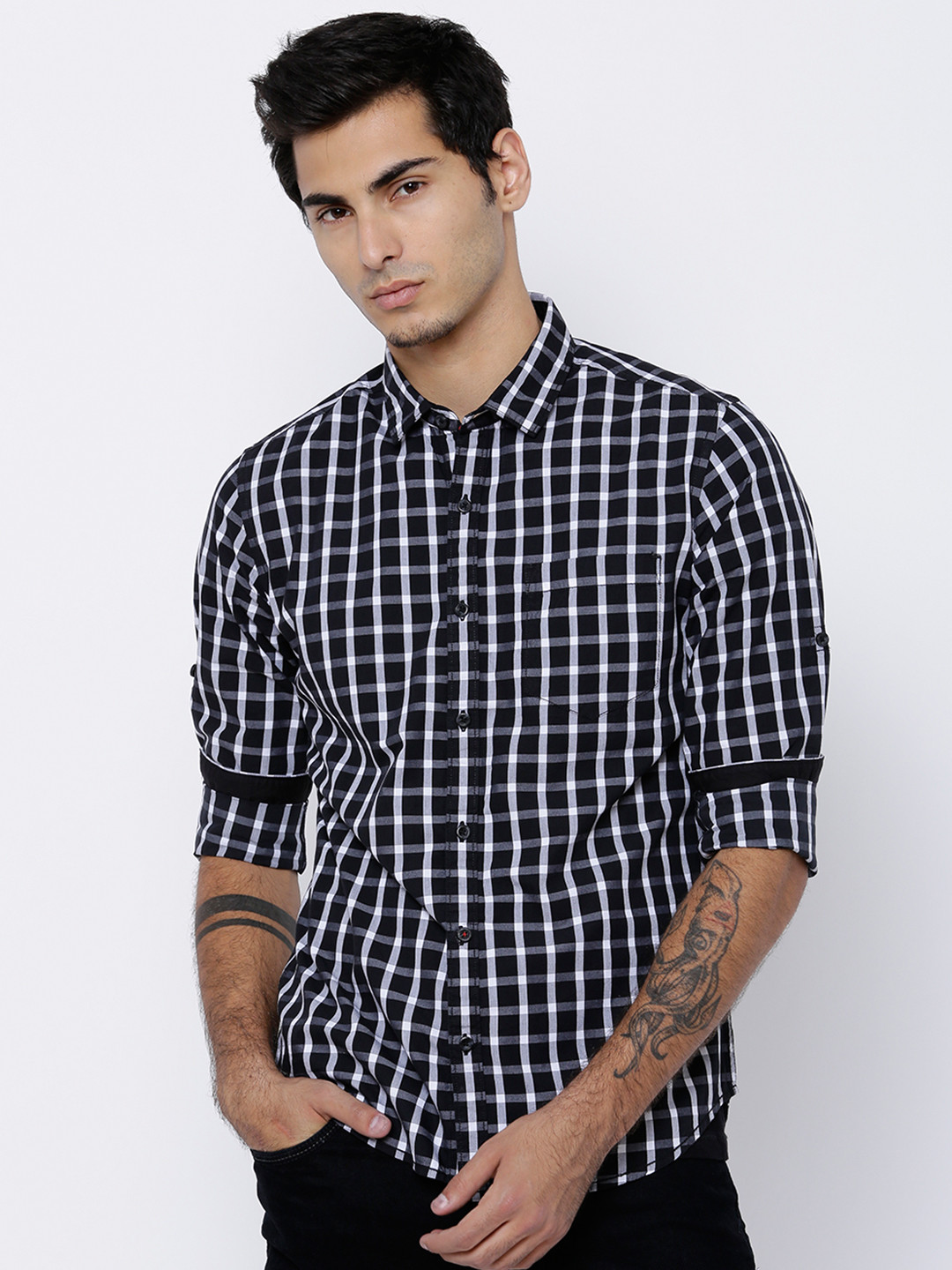

LOCOMOTIVE Men Black & White Slim Fit Checked Casual Shirt