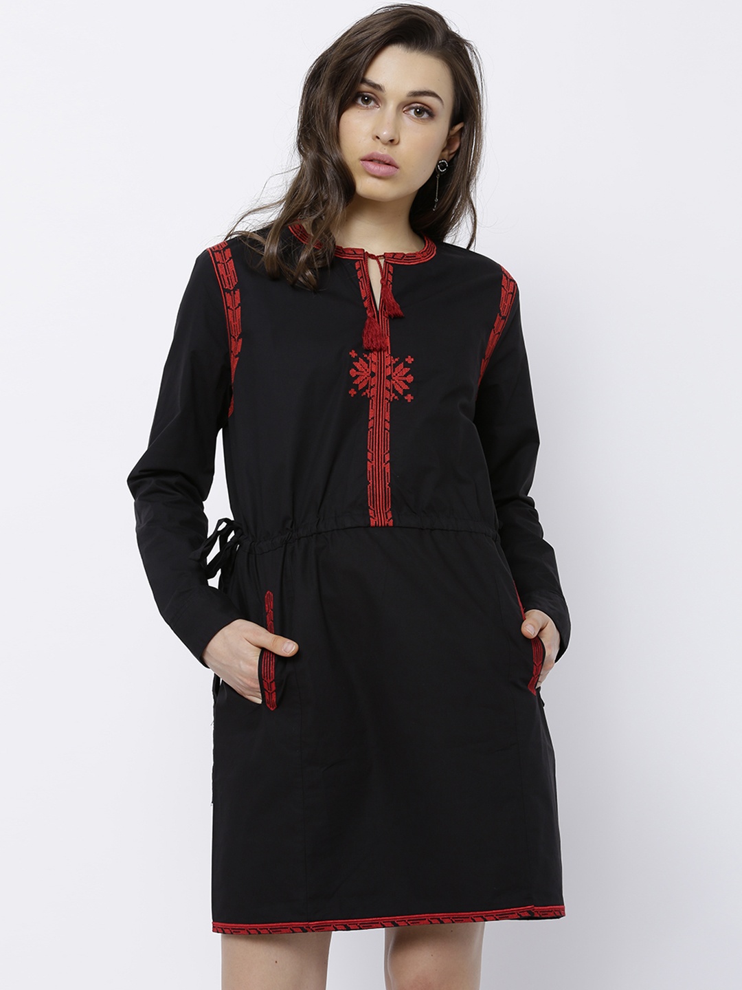 

Tokyo Talkies Women Black Solid Shift Dress