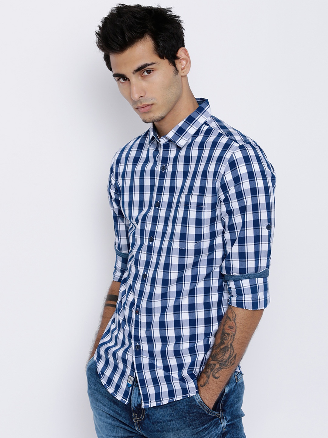 

LOCOMOTIVE Men White & Blue Slim Fit Checked Casual Shirt