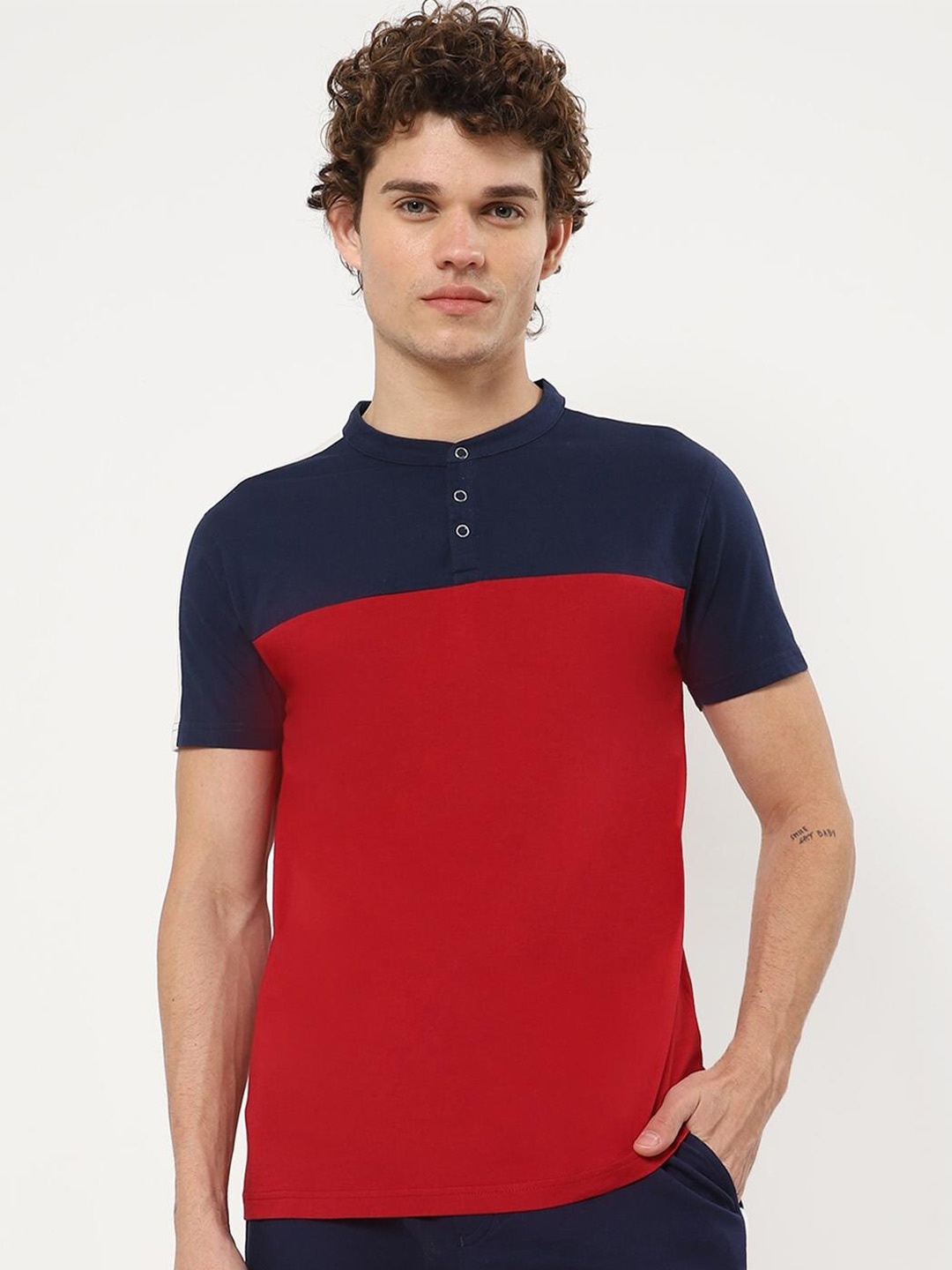 

Bewakoof Men Red & Navy Blue Colourblocked Henley Neck Pure Cotton T-shirt