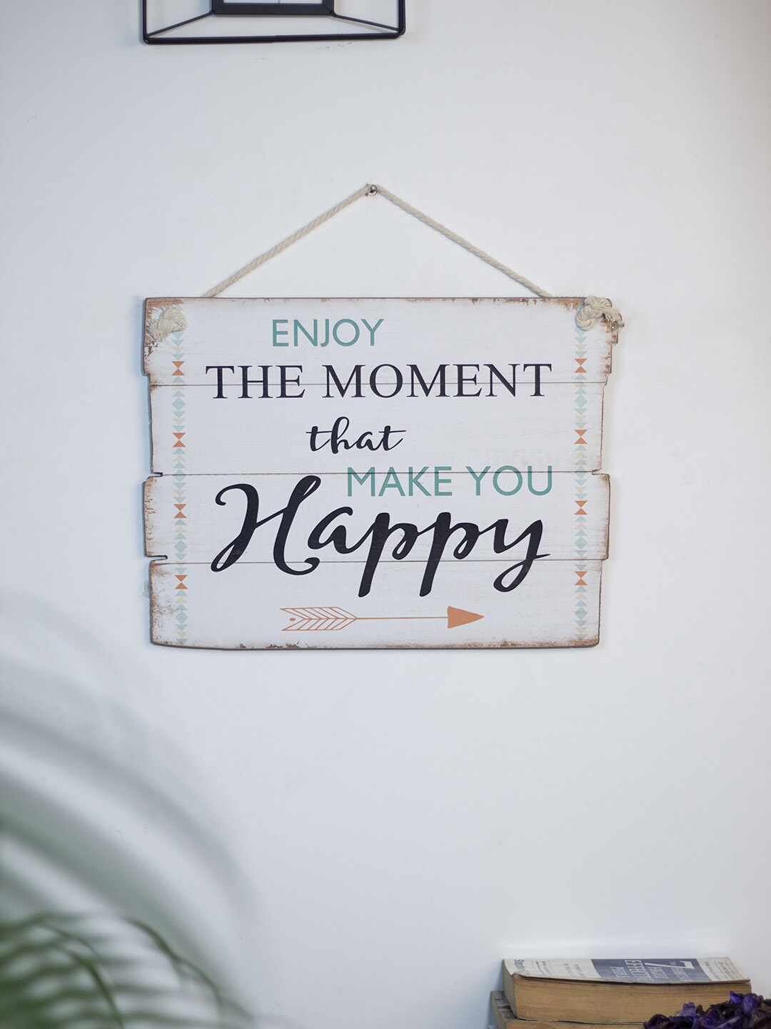 

MARKET99 White Wood Happy Quotes Wall Plaque
