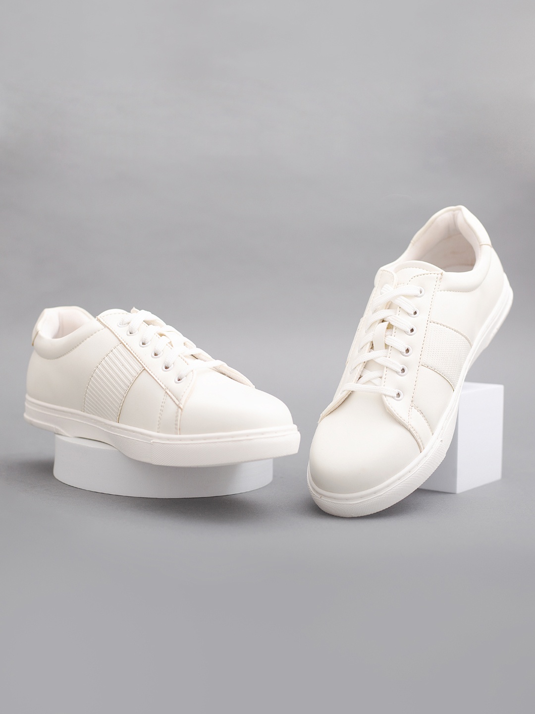 

Big Fox Men White Sneakers