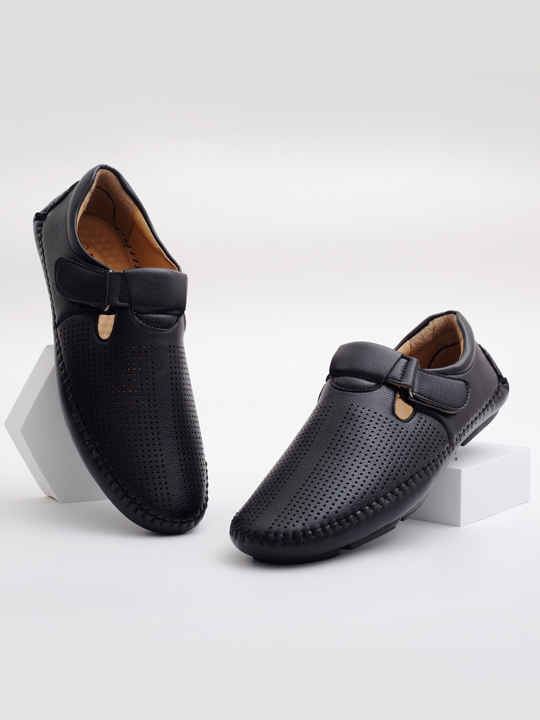 

Big Fox Men Black Shoe-Style Sandals