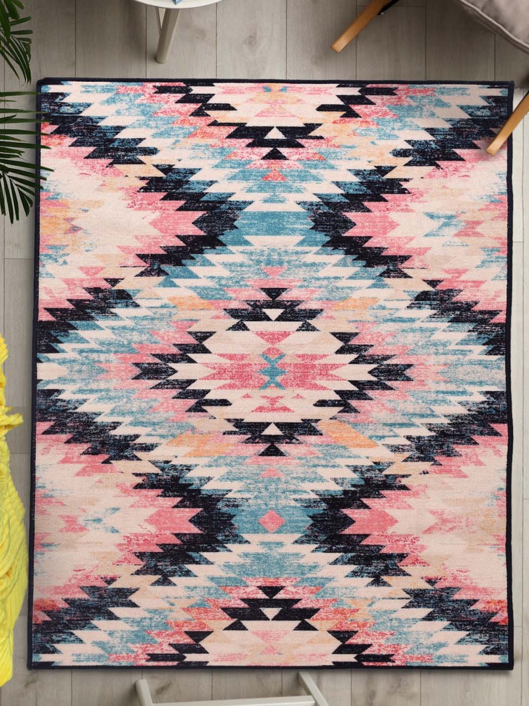 

URBAN SPACE Pink & Black Printed Carpets