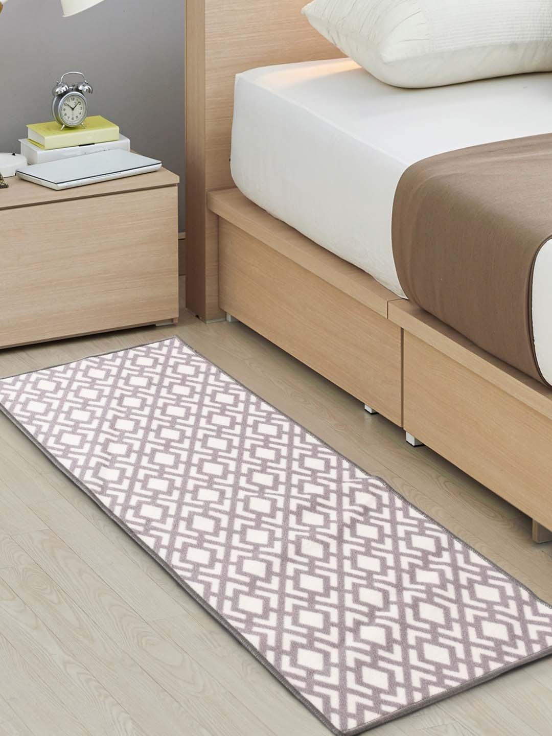 

URBAN SPACE Grey & White Geometric Printed Rectangular Anti-Skid Carpets
