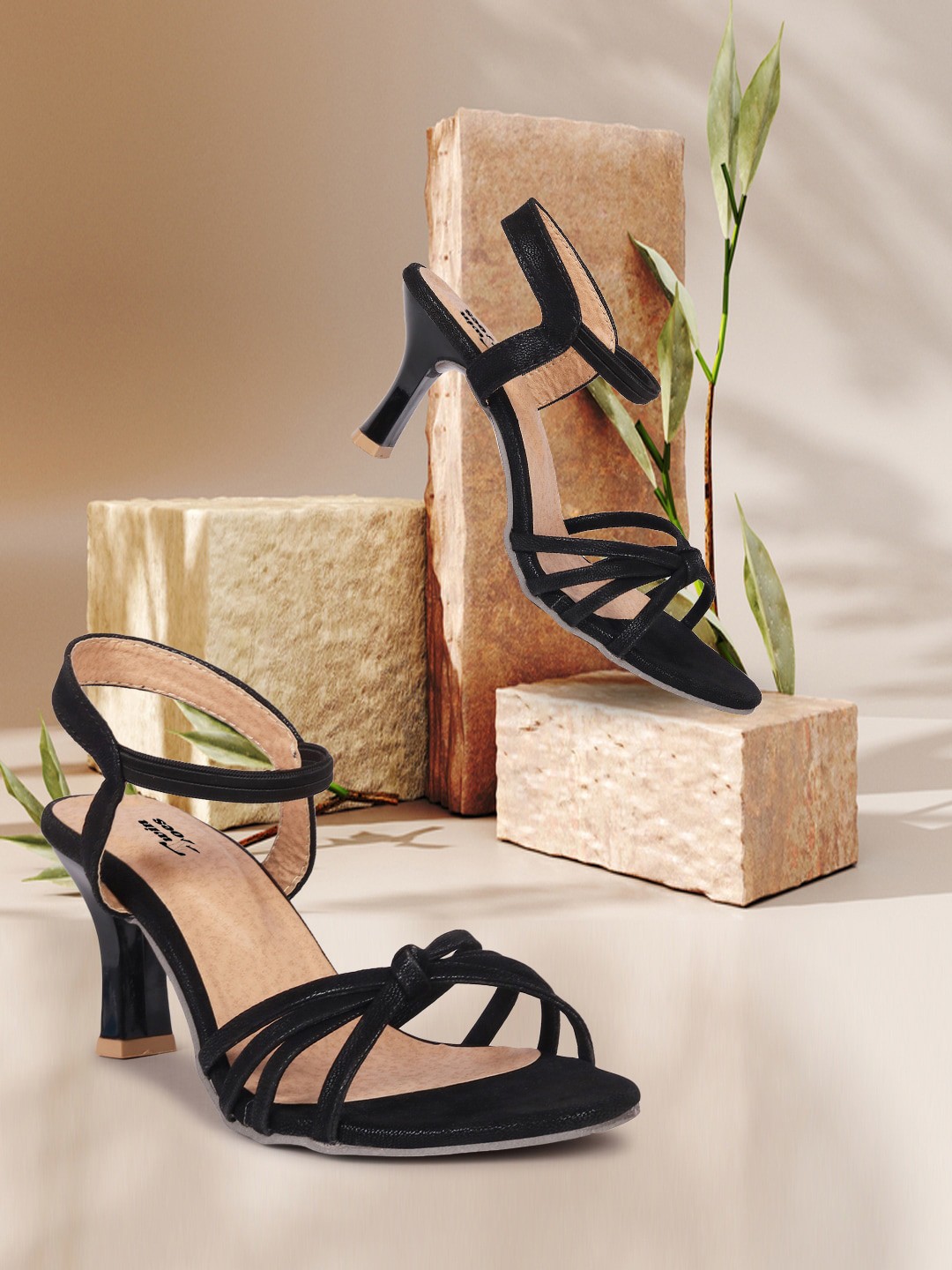 

TWIN TOES Black Block Heels