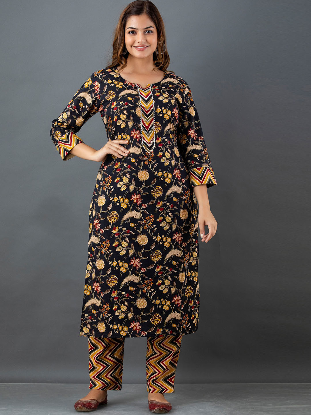 

Lee Moda Women Black Floral Printed Pure Cotton Kurta with Trousers