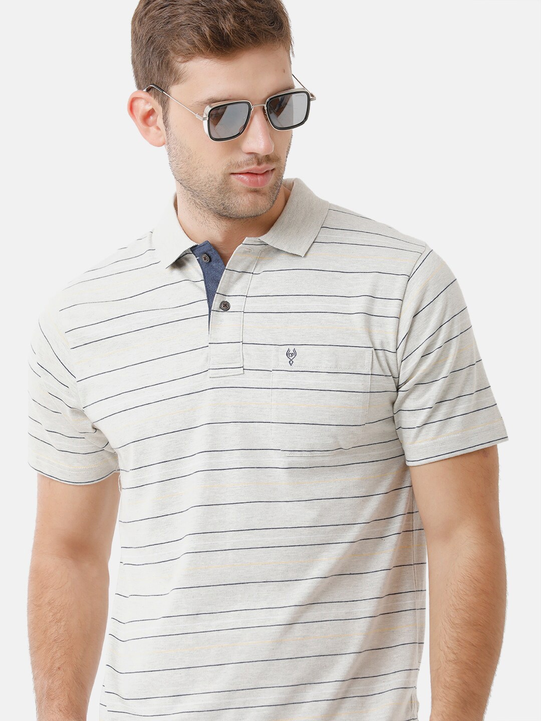 

Classic Polo Men White Striped Polo Collar T-shirt