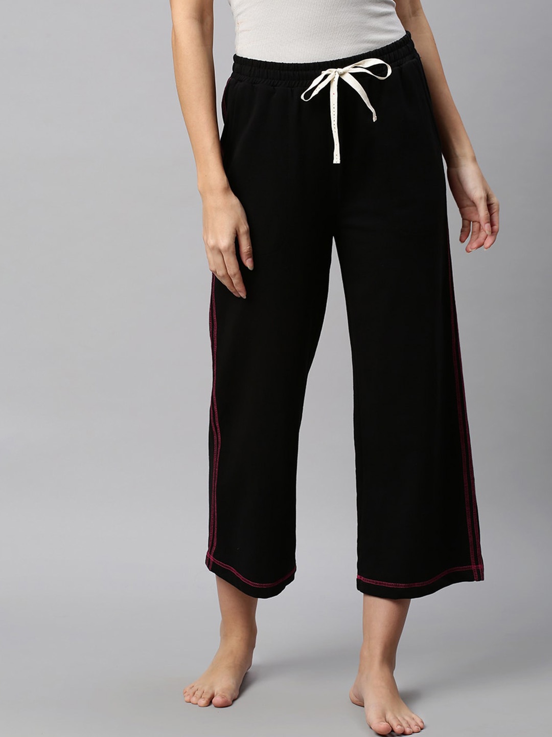 

Chemistry Women Black Solid Pure Cotton Cropped Lounge Pant