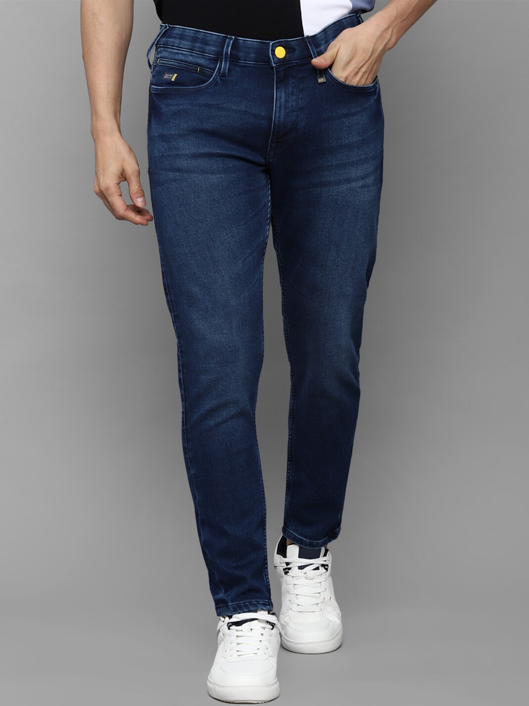 

Allen Solly Sport Men Navy Blue Slim Fit Light Fade Jeans