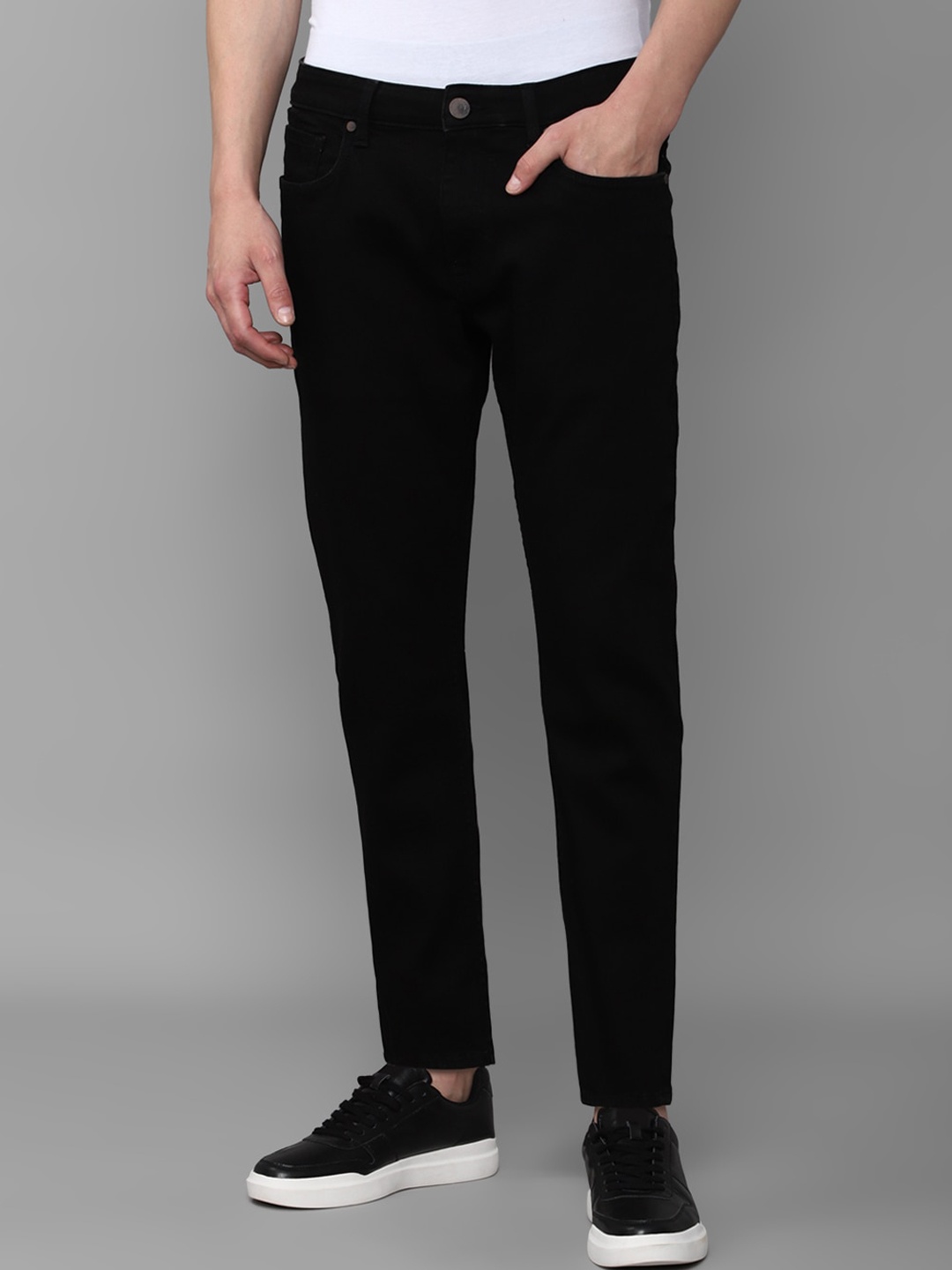 

Louis Philippe Jeans Men Black Solid Slim Fit Jeans