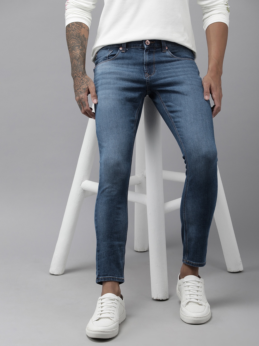 

SPYKAR Men Blue Kano Slim Fit Mid-Rise Tapered Leg Clean Look Light Fade Stretchable Jeans