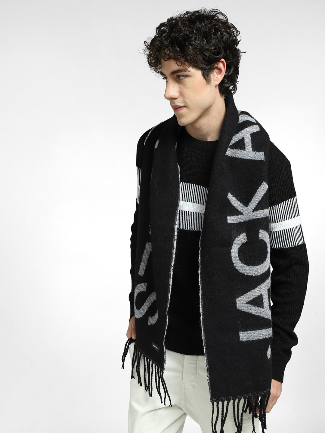 

Jack & Jones Men Black & Grey Printed Scarf