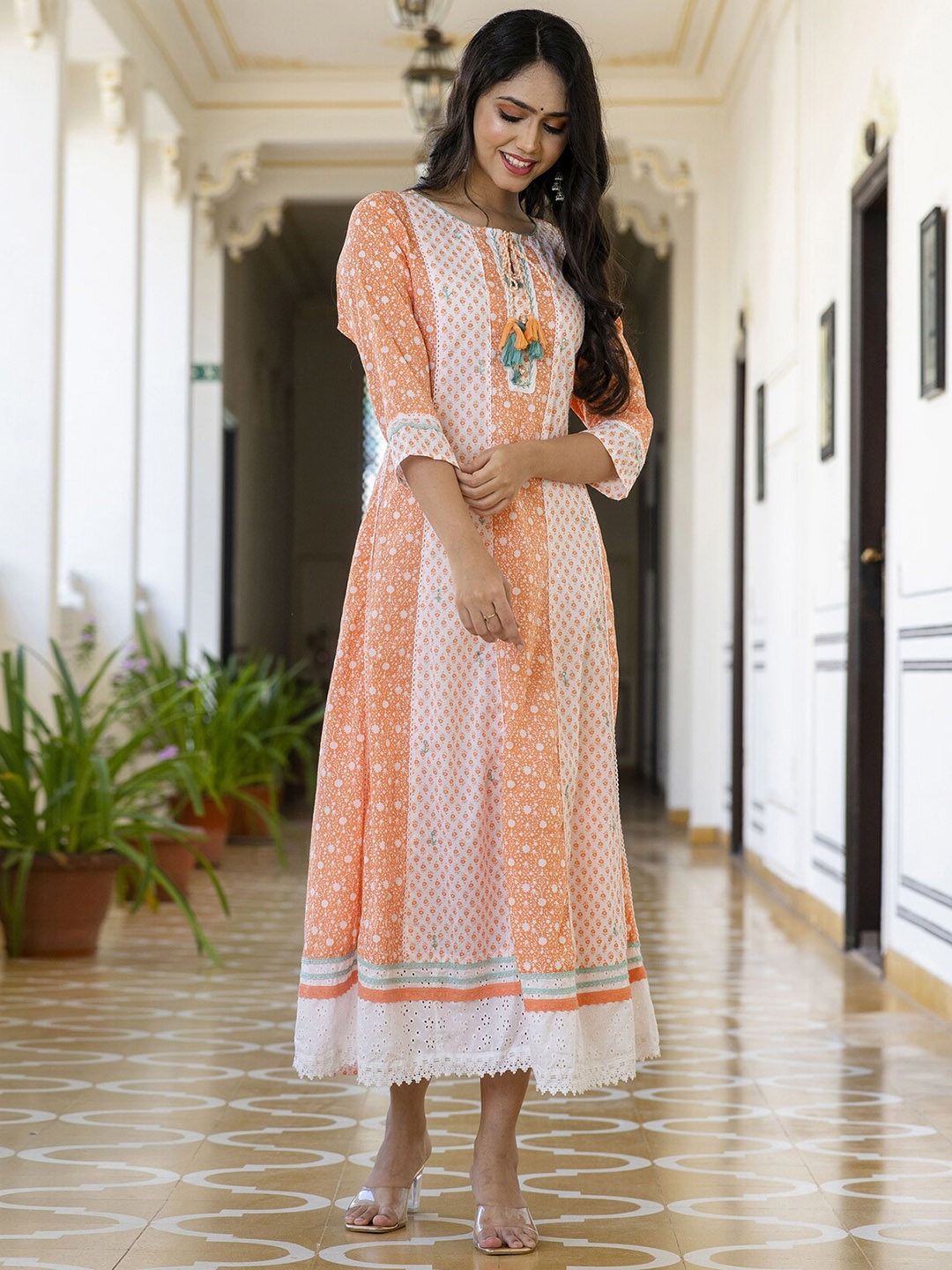 

PREKSHA Women Orange & White Floral Printed Pure Cotton Keyhole Neck Kurta