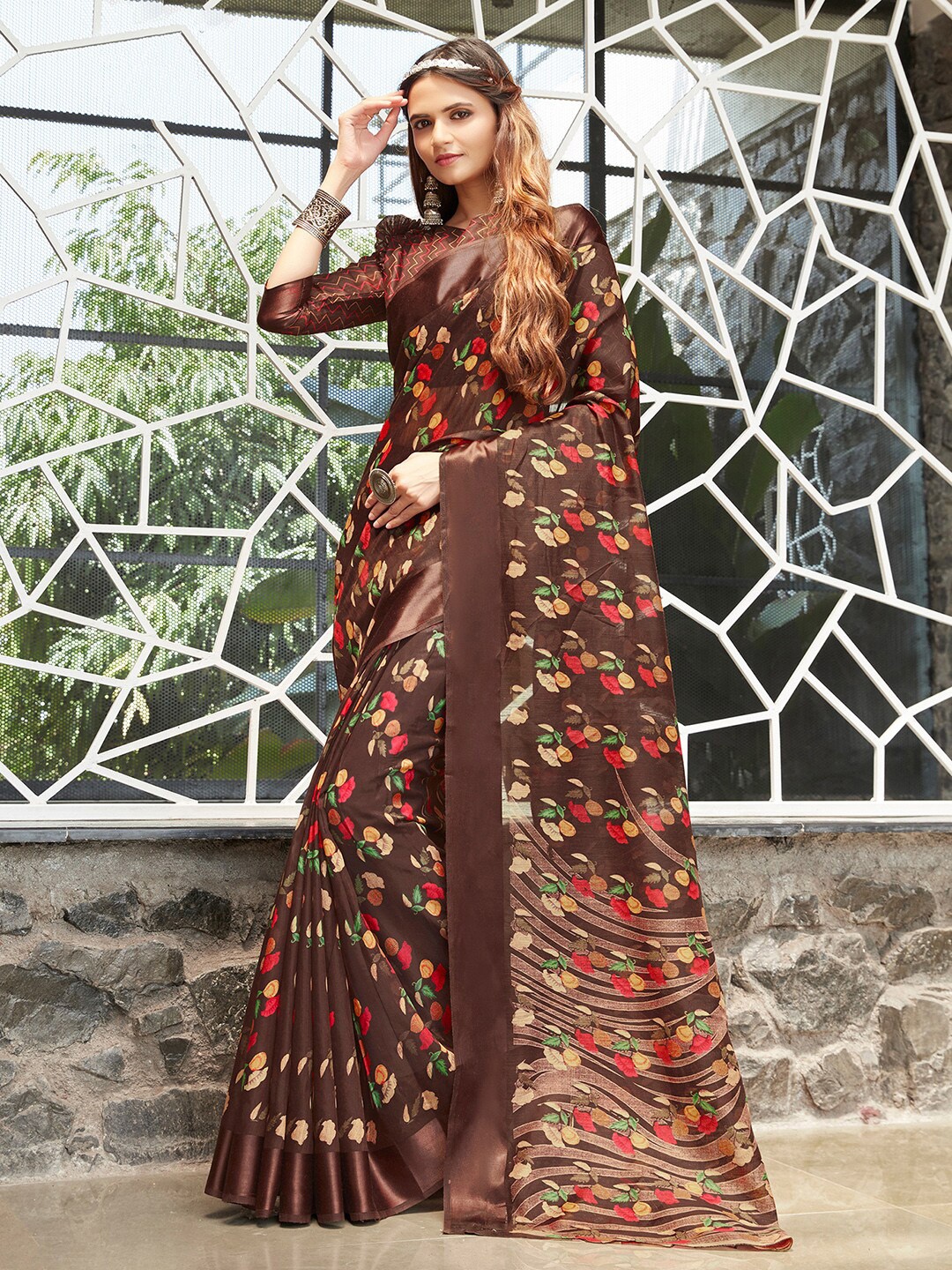 

Mitera Brown & Red Floral Silk Cotton Banarasi Saree