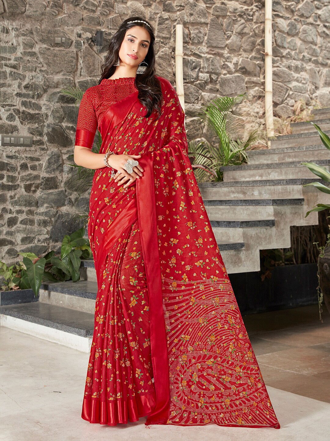 

Mitera Red & Green Floral Silk Cotton Banarasi Saree