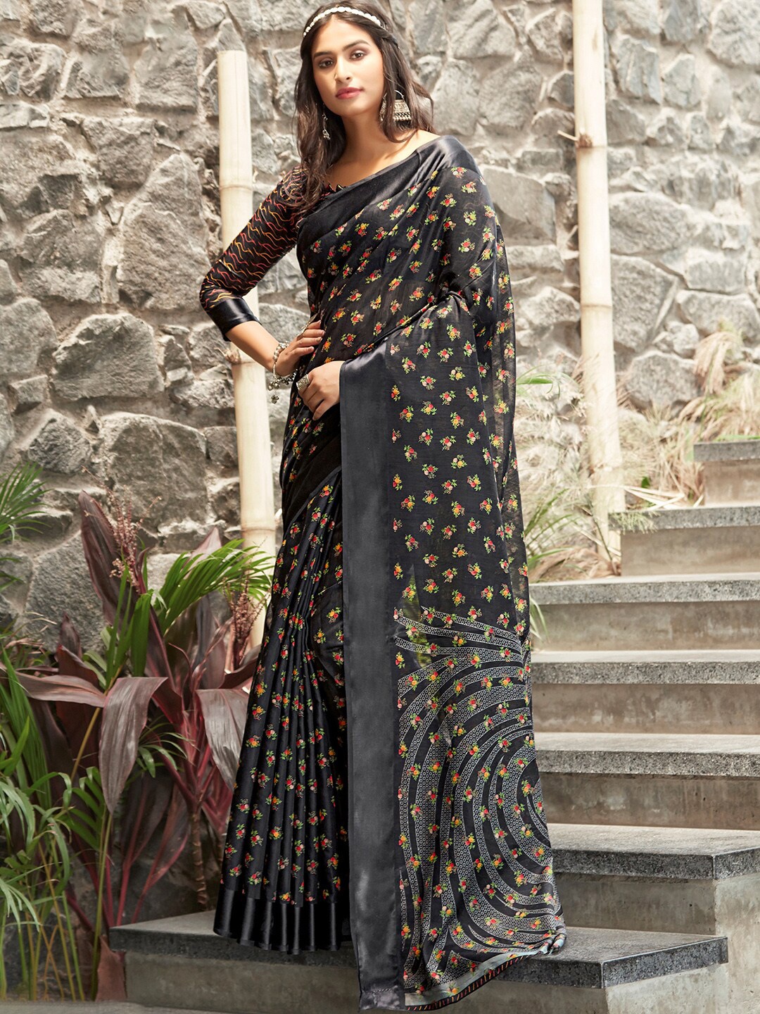

Mitera Black & Red Floral Silk Cotton Banarasi Saree