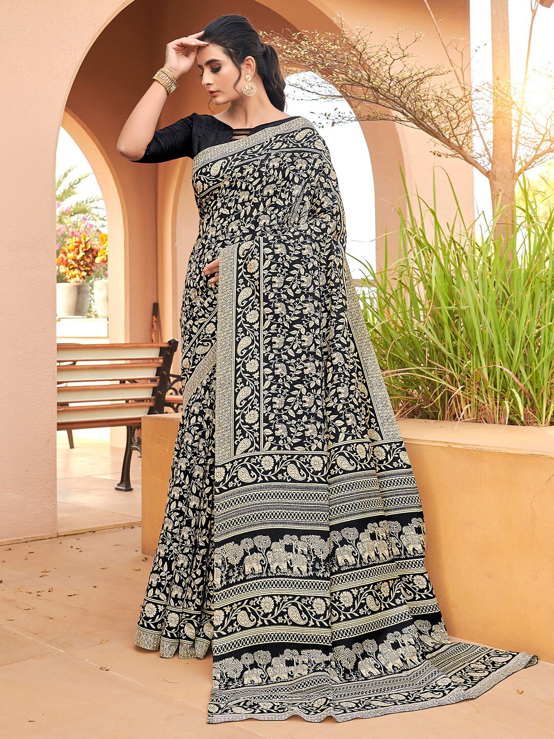 

Mitera Black & Cream-Coloured Ethnic Motifs Art Silk Bagru Saree