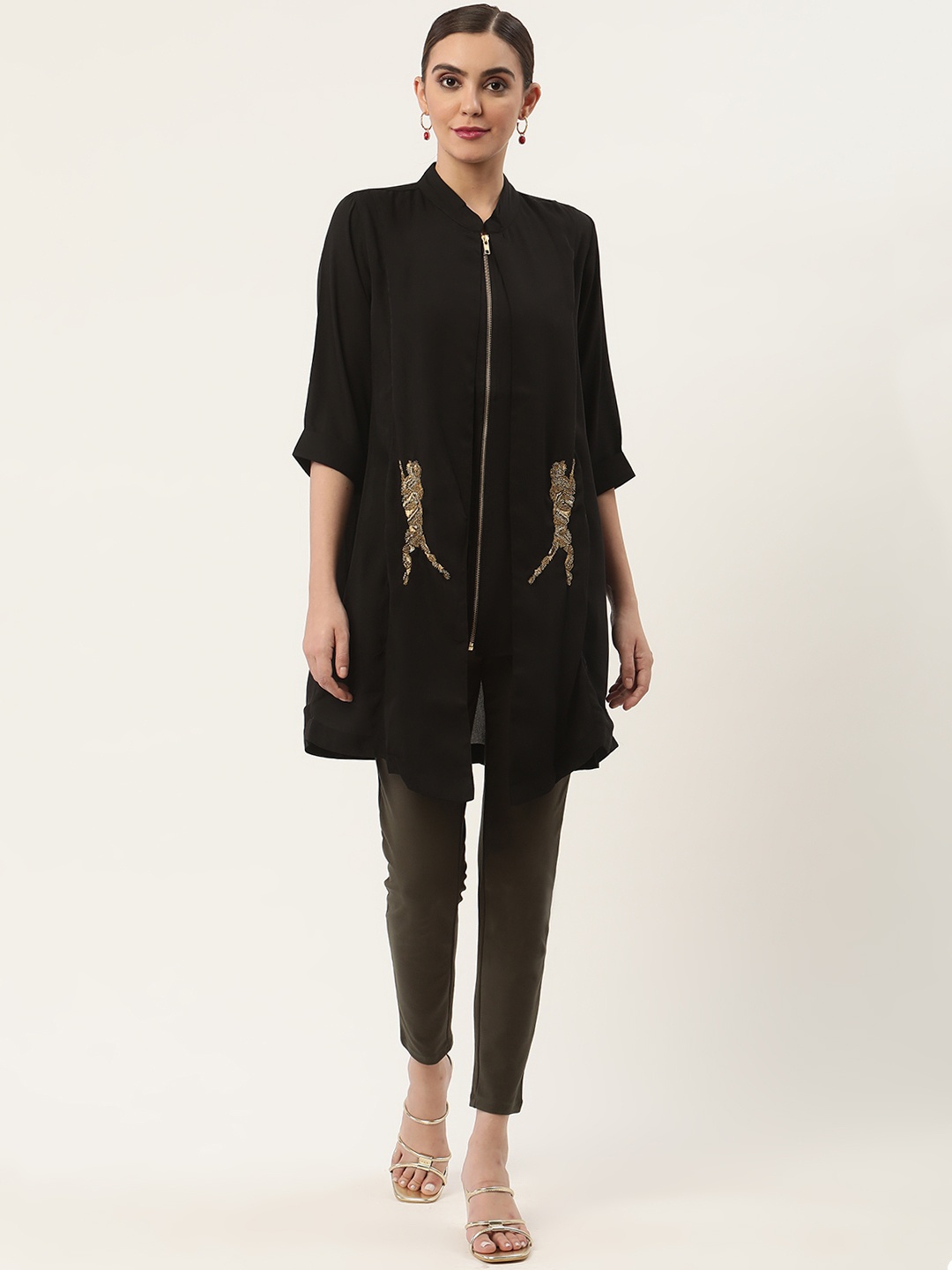 

CHIQUE Women Black & Gold-Toned Georgette Mandarin Collar Zipper Tunic