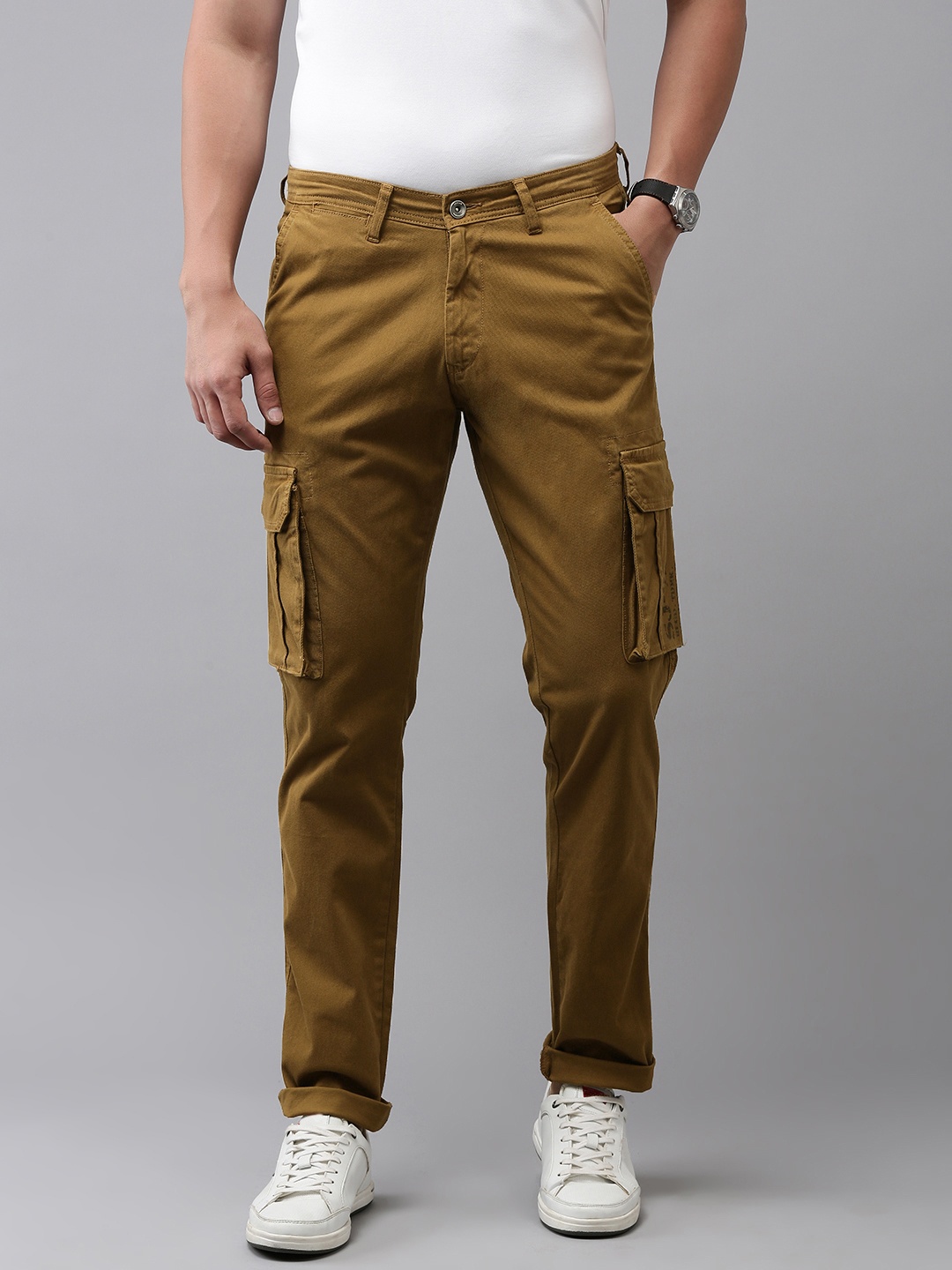 

SPYKAR Men Solid Cargos Trousers, Khaki